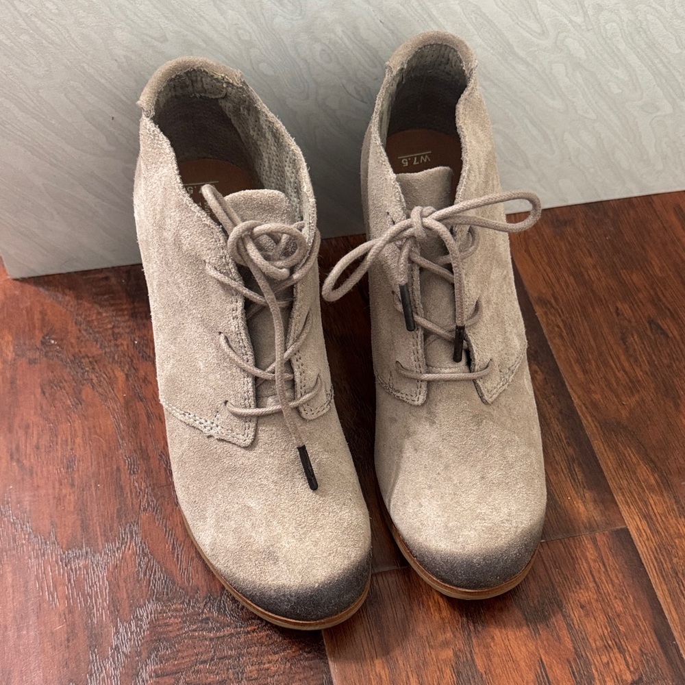 Elegant Toms Women's Lace-Up Ankle Booties